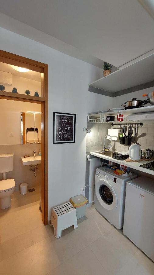 לובליאנה Cozy, Bright And Affordable Studio W/ Free Parking מראה חיצוני תמונה