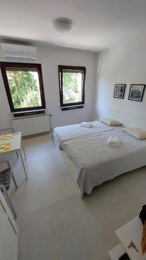 לובליאנה Cozy, Bright And Affordable Studio W/ Free Parking מראה חיצוני תמונה
